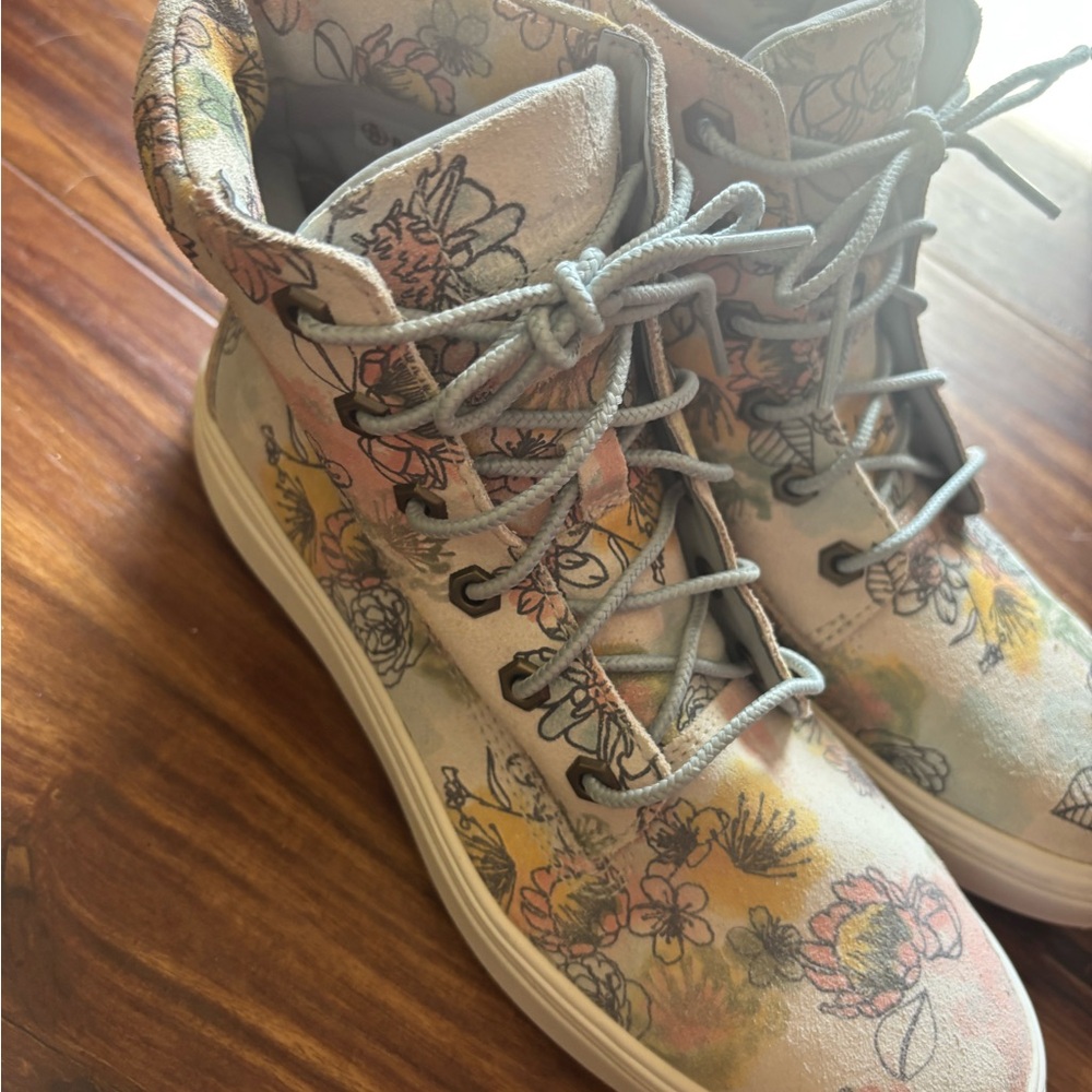 Timberland high top tennis shoes women’s eight - Picture 2 of 8